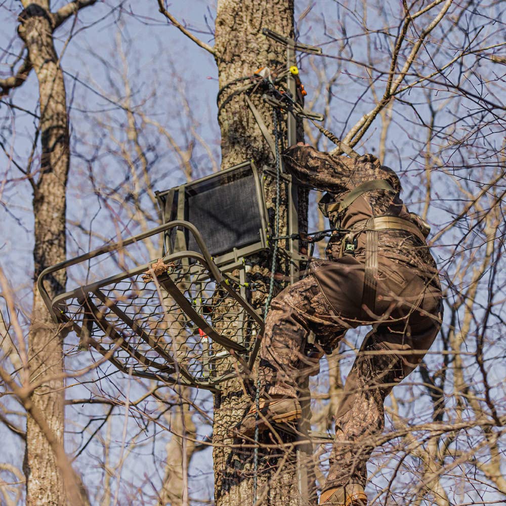 Hang-on Tree Stand with Folding Comfort-Mesh Seat B651219